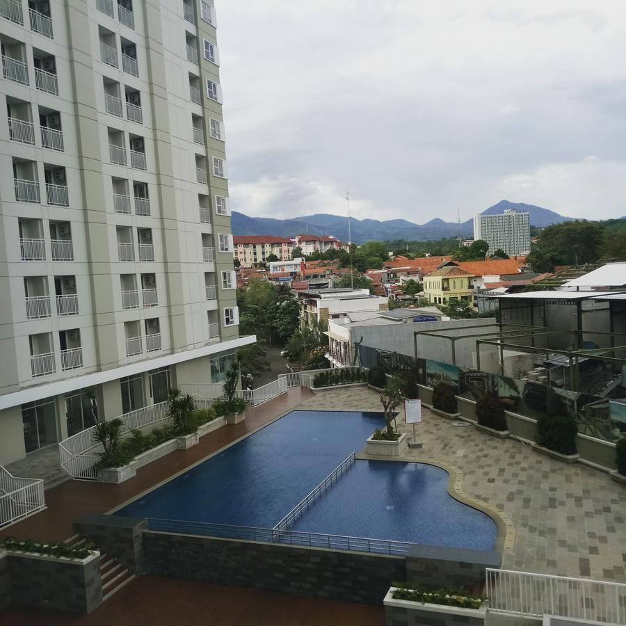 猩红天空酒店 Jatinangor 外观 照片